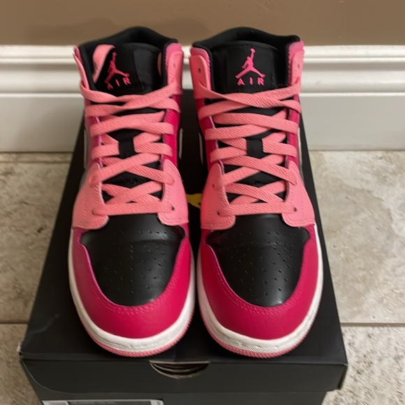 Nike - Picture 3 of 6